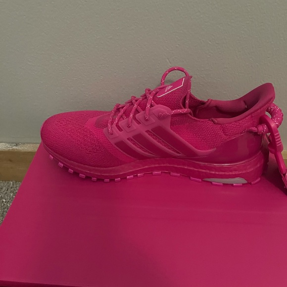 Ivy Park size 9 1/2 women 8 1/2 men. New in the box.